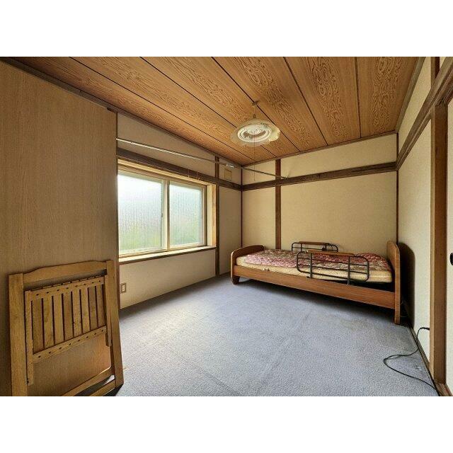 1階和室は内窓も設置されております。
