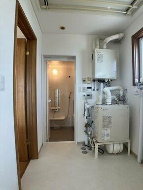 明るく広々とした脱衣スペース♪