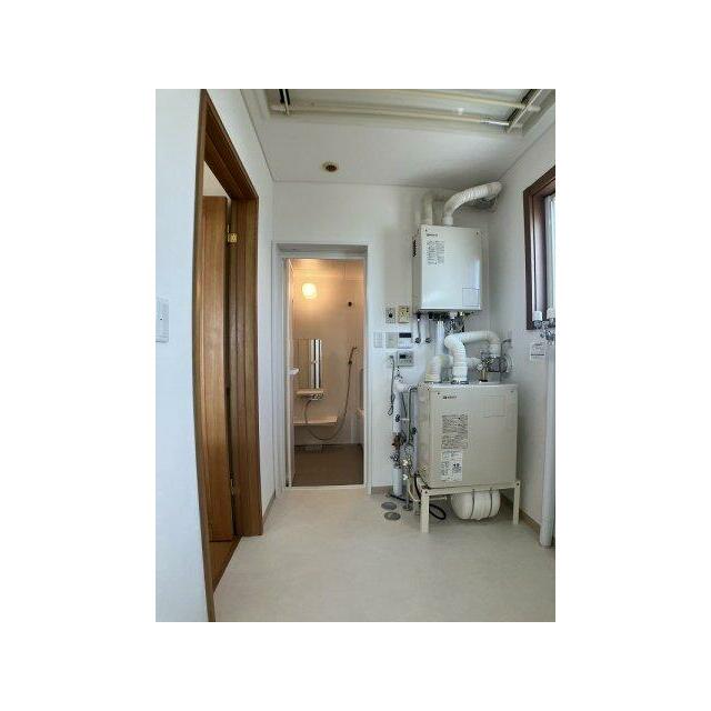 明るく広々とした脱衣スペース♪