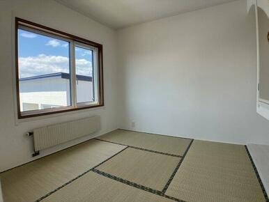 リビング横にあると何かと便利な和室♪