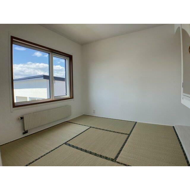 リビング横にあると何かと便利な和室♪