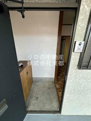 玄関には下駄箱があるのでスッキリとした空間を保てます