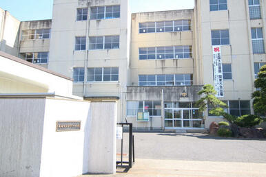 新町中学校