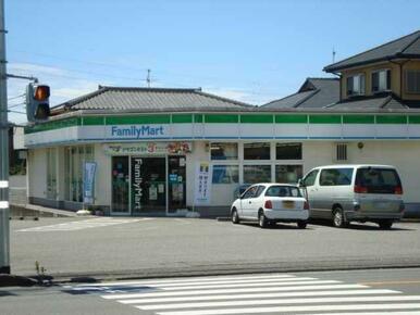 ファミリーマート宇東川東町店まで861ｍ