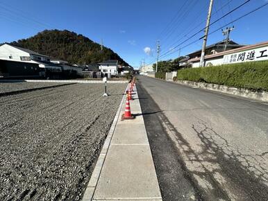 前面道路幅員約７．２ｍのゆとりのある幅員です。