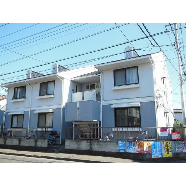 玄関側です・角地の物件です