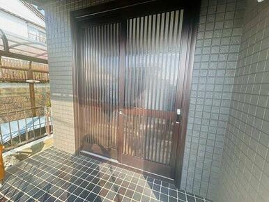 新品交換済み　玄関ドア