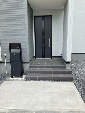 家族やゲストの笑顔が浮かんできそうな玄関（3号棟）