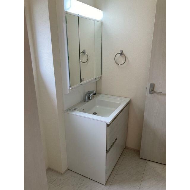 シャキッと一日を始める朝も素顔に戻る夜もこの洗面台から（3号棟）