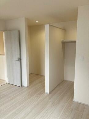 空間の使い方はいろいろ。服だけでなくさまざまなアイテムの収納にも◎（3号棟）