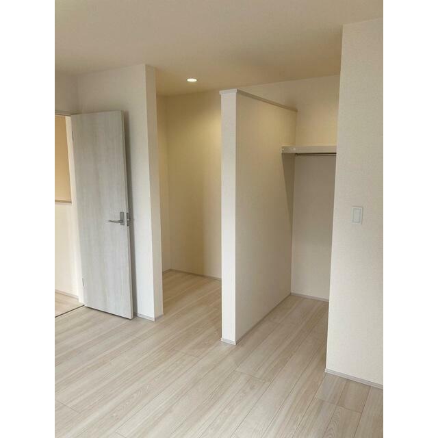 空間の使い方はいろいろ。服だけでなくさまざまなアイテムの収納にも◎（3号棟）