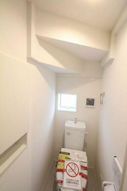 1階と2階にトイレがあり、ウォシュレット完備