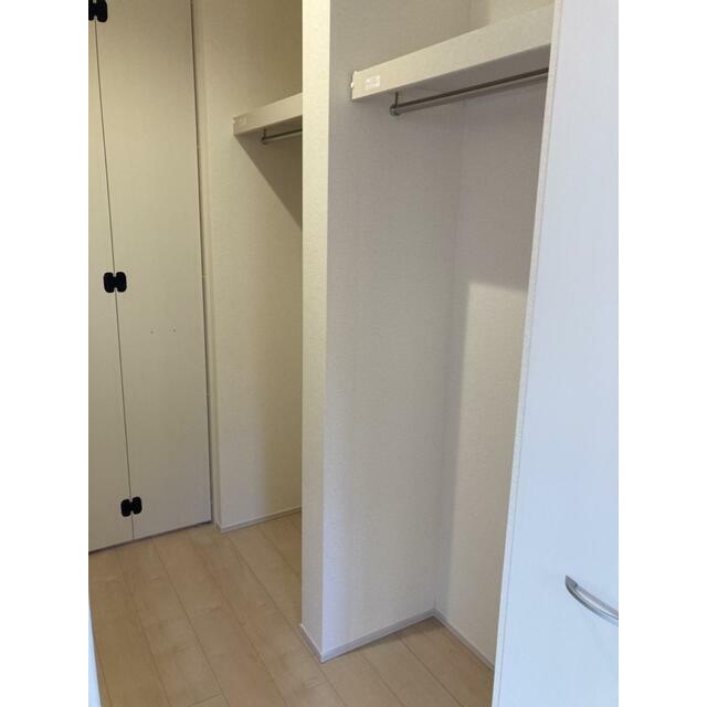 大切な洋服にはきちんと収納場所を用意したい（2号棟）