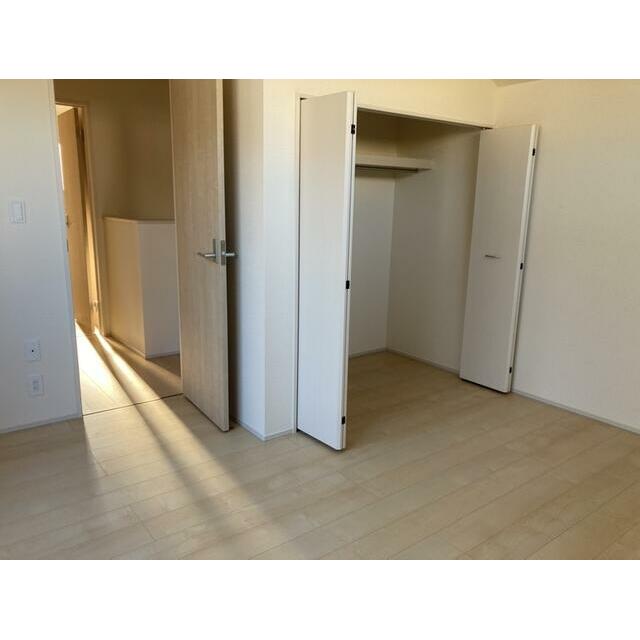 大切な洋服にはきちんと収納場所を用意したい（2号棟）