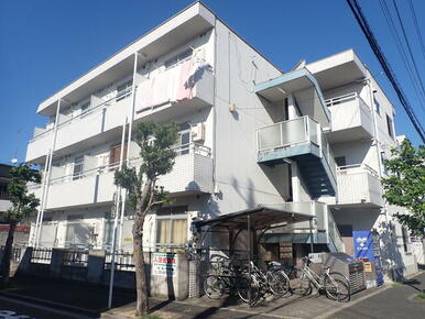 建物大規模修繕済みできれいな共用部。駐輪場も拡張してます。