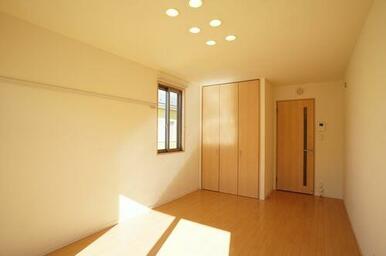 ダウンライトを採用しております