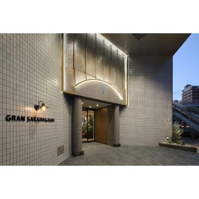 ピロティ（夕景）