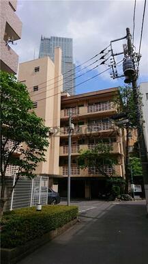 乃木神社の至近、赤坂の隠れ家的オフィスビルです