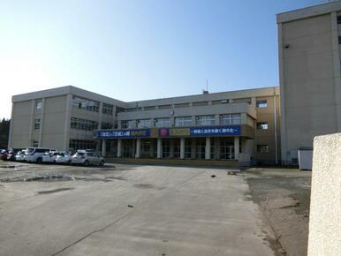 横内中学校まで徒歩2分（約100ｍ）