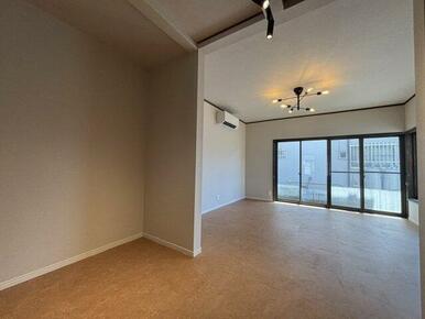 ゆったり過ごせる居間です