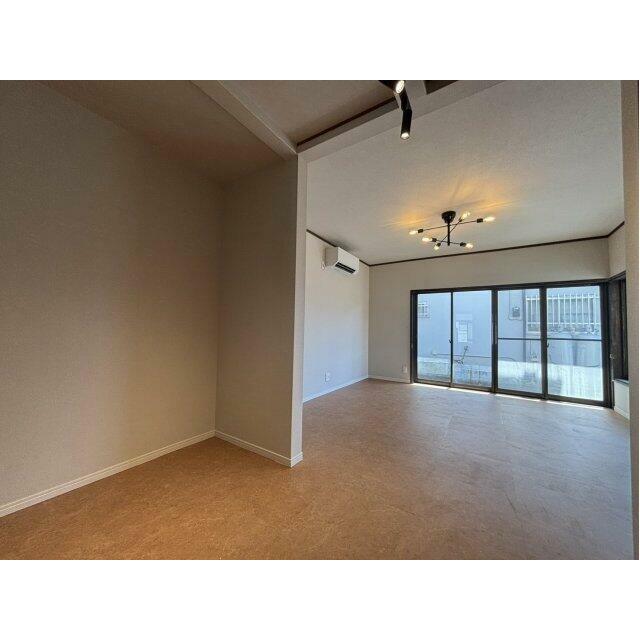 ゆったり過ごせる居間です