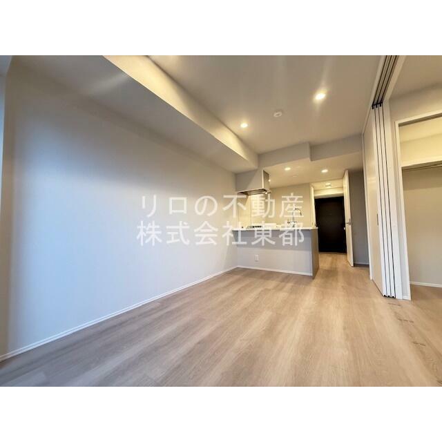 ダイニングテーブルを置いたり自由にレイアウトできます☆