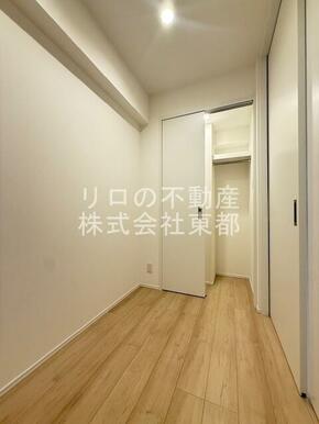 個室感のある洋室☆窓から暖かな日差しが入ります♪