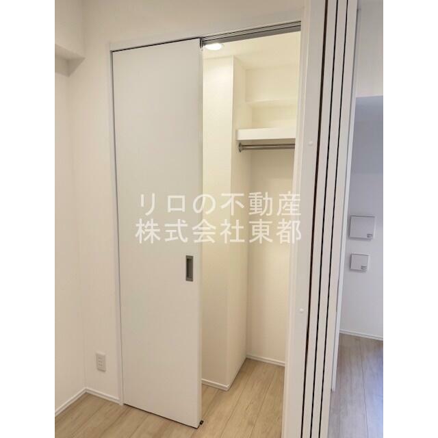 増えがちな荷物をスッキリ収納できる大きめクローゼットです♪