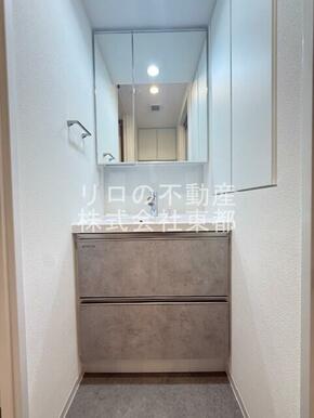 独立洗面台なら落ち着いて身支度ができます☆