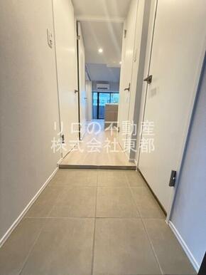 玄関には下駄箱があるのでスッキリとした空間を保てます