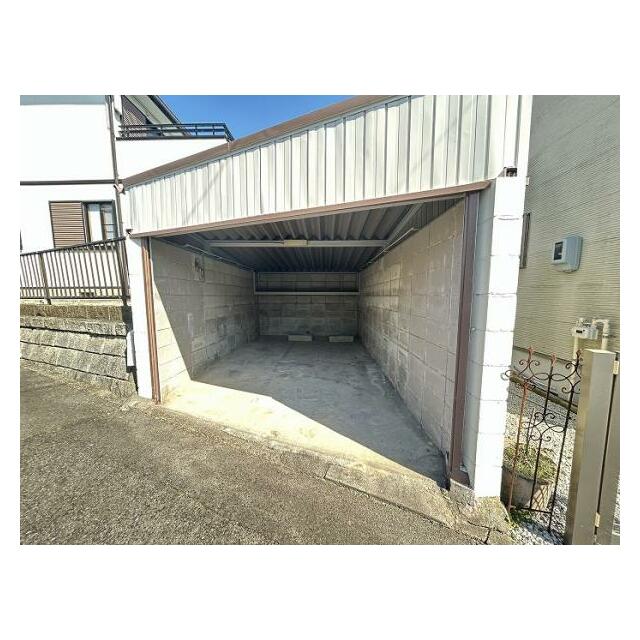 車庫1台有り