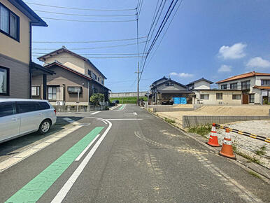 前面道路（東側から撮影）