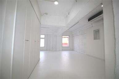 白を基調としたリビング