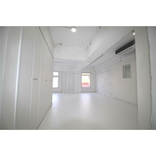 白を基調としたリビング