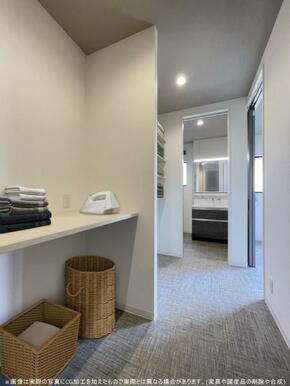 可動棚やコンセント付き！ランドリールーム・洗面所・LDKにつながる家事室です＾＾