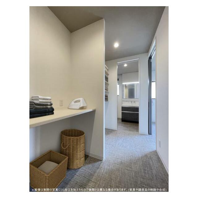 可動棚やコンセント付き！ランドリールーム・洗面所・LDKにつながる家事室です＾＾