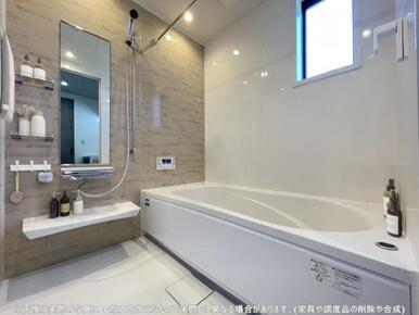 フラットでお掃除楽々な物置台！可動式シャワーフックで高さの調節も自由自在です＾＾