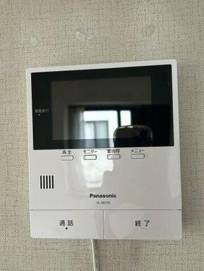 来客時に安心なモニター付きインターフォン