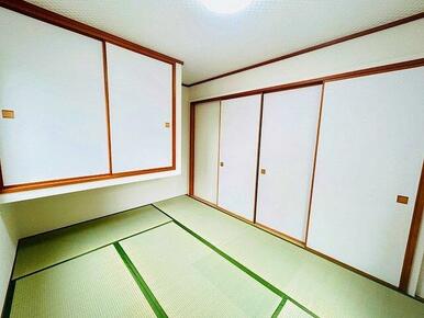 「１階納戸」和室仕様のスペースになっており、障子と襖の張替え、畳の表替えを行っております。