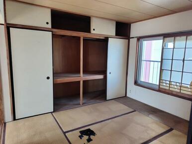 北側和室約５．５帖。このお部屋からも眺めが良いです