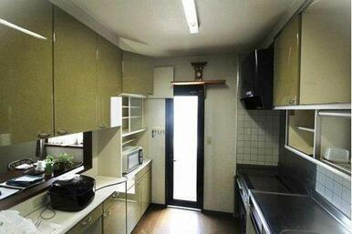 オール電化住宅のIHコンロのキッチンです。お掃除がらくらく出来るので、便利ですよ◎