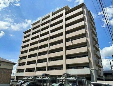 東深津町10階建てマンションの4階です。オートロック・防犯カメラもついていて、安心のマンションです。