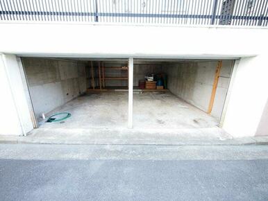 敷地内屋根付駐車場あり※空き状況都度要確認