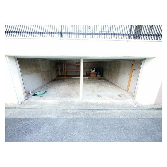 敷地内屋根付駐車場あり※空き状況都度要確認