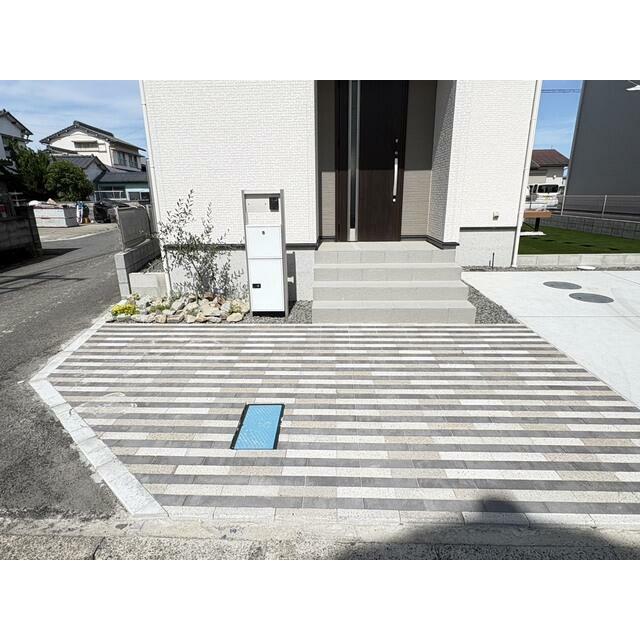 ①号棟 不在時でも荷物の受取りができる宅配BOX モニター越しの対応ができるインターホン付き