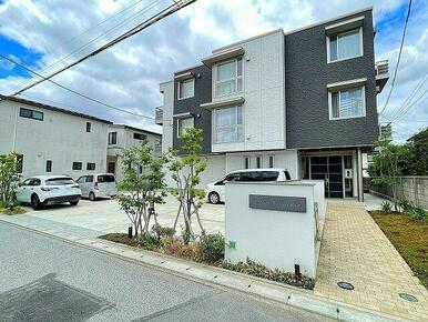 積水ハウス施工、重量鉄骨造３階建て「シャーメゾン」