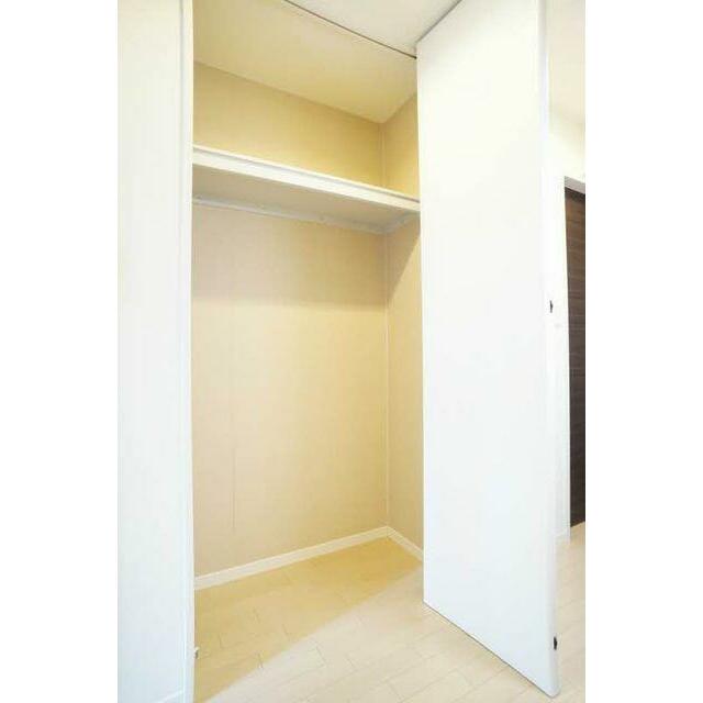 キッチンにも収納がありますので、洋室のウォークインクローゼットと用途に合わせてお使い分け頂けますよ♪