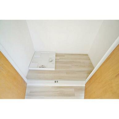 室内洗濯機置場と収納スペース