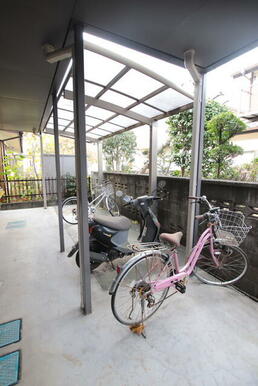 屋根付き駐輪場です♪