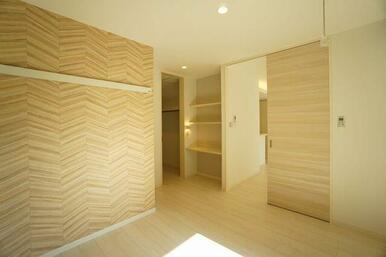 【洋室７．３帖】ウォークインクローゼット、ワークスペース付き